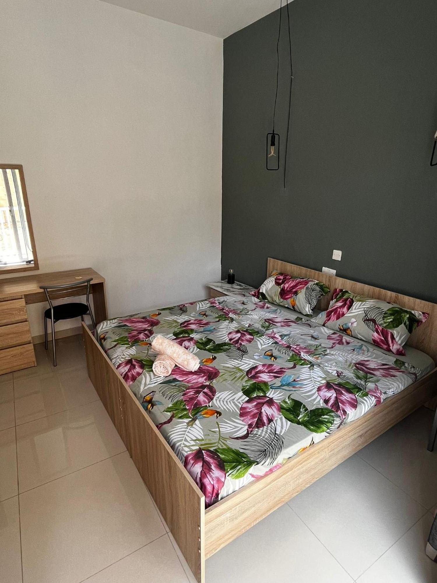 Sliema With Balcony Airconditioned And Comfortable Self Check In Guest house Gzira
