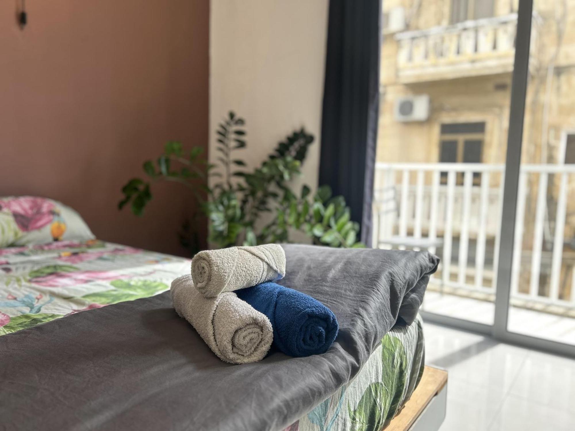 Sliema With Balcony Airconditioned And Comfortable Self Check In *
