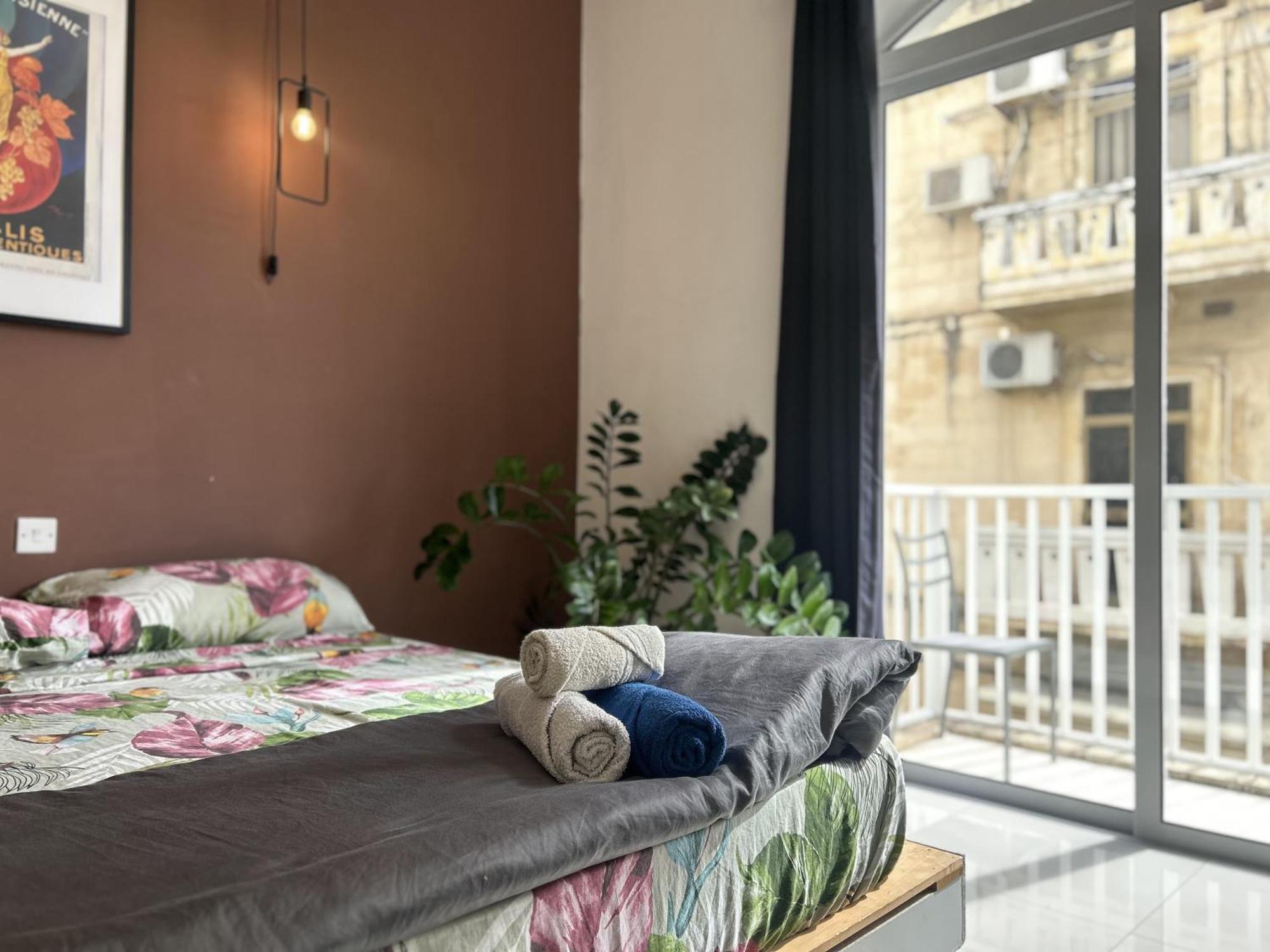 Sliema With Balcony Airconditioned And Comfortable Self Check In *